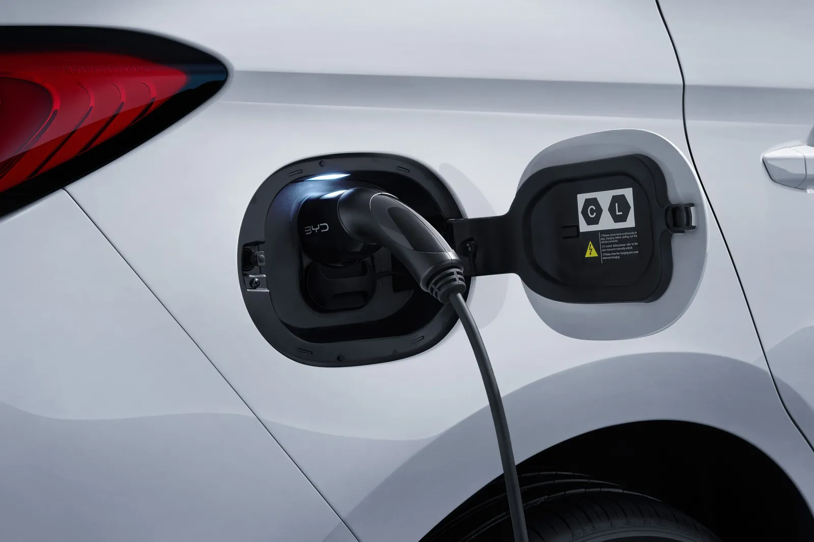 M6 - Charging Port / Detail