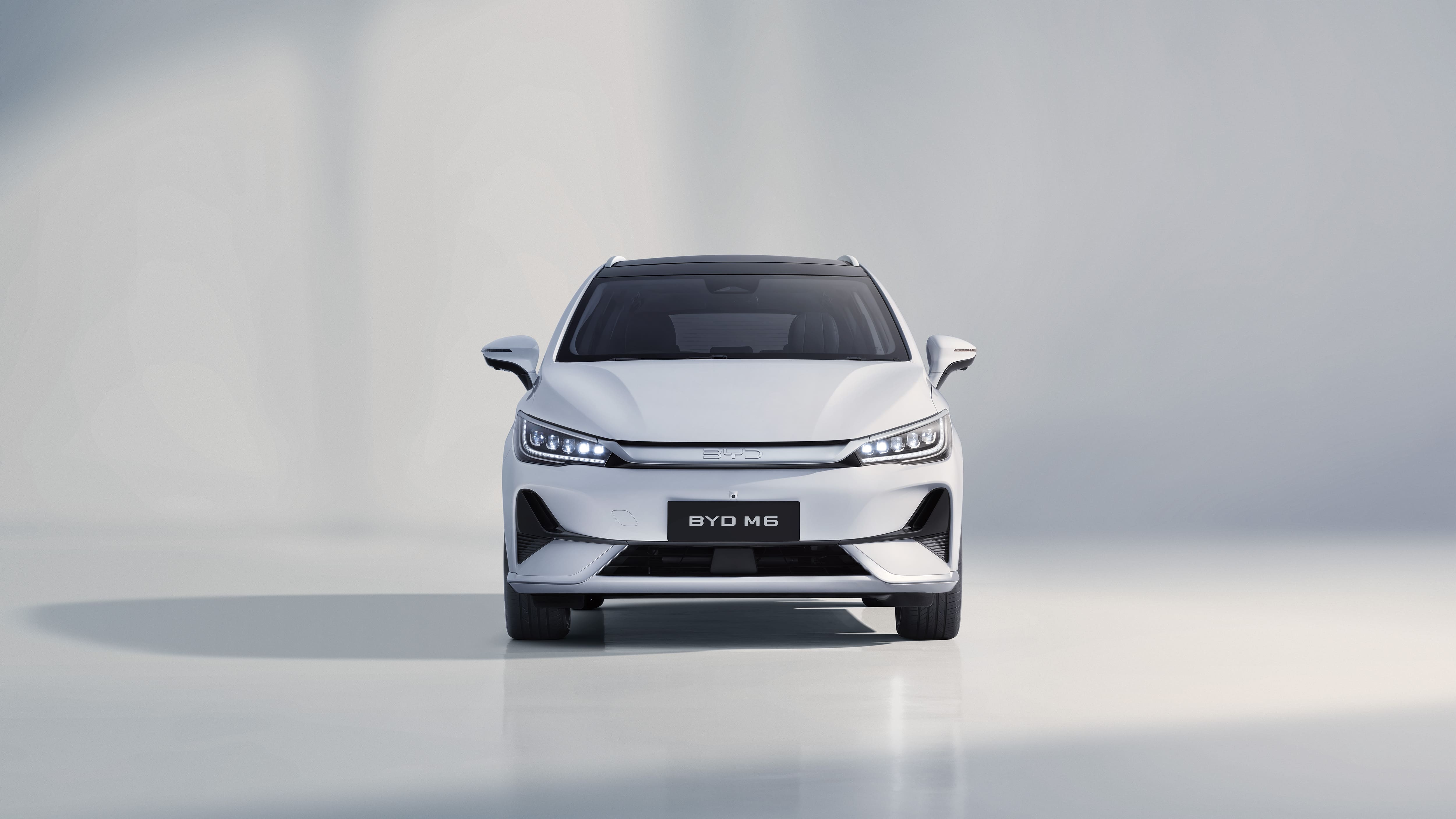 M6 - Exterior Front 3/4